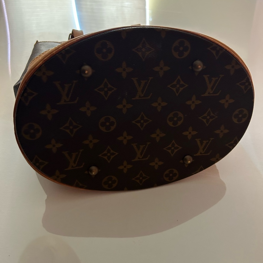 Louis Vuitton Bucket Bag with Leather Straps - Picture 3 of 10